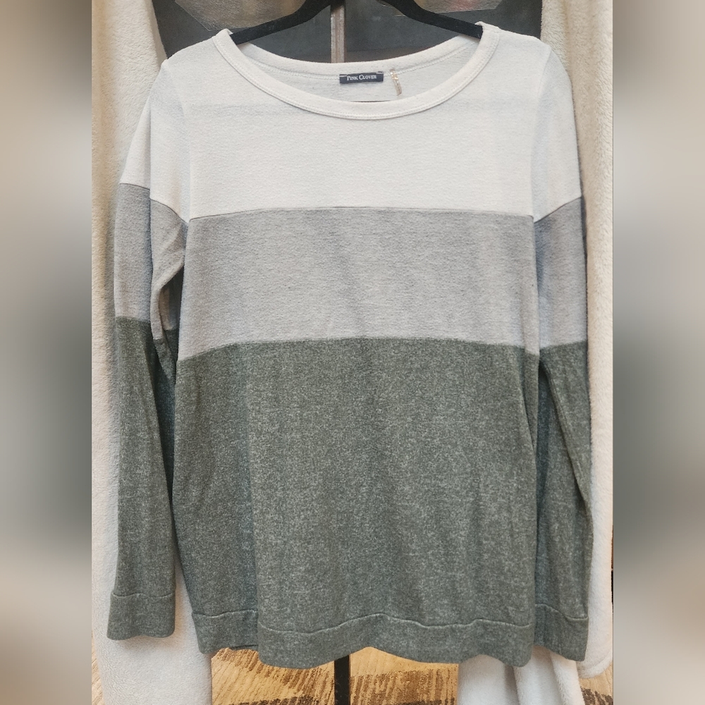 Pink Clover striped top. Green gray white. L